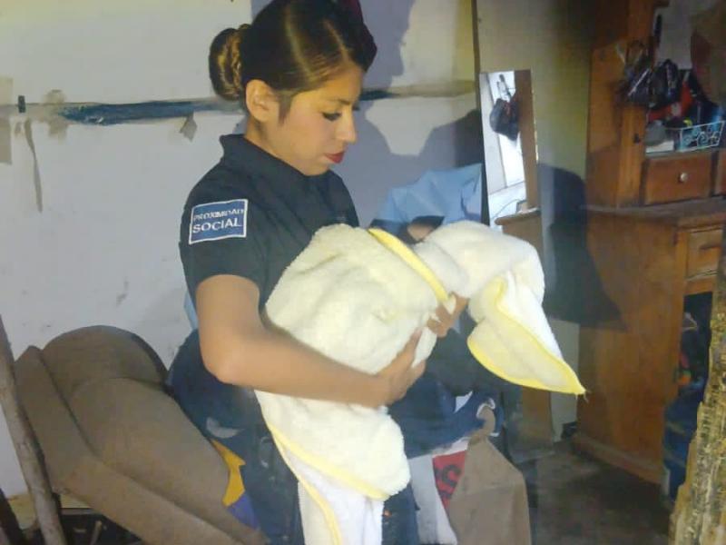 Policía asiste parto de emergencia en la colonia Valle La Rosita