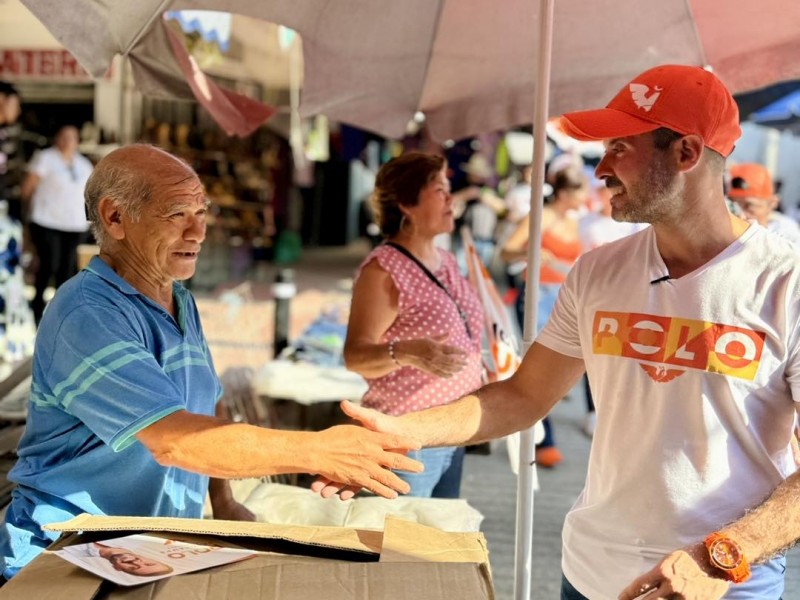 Polo Deschamps inició campaña caminando en el norte de Veracruz