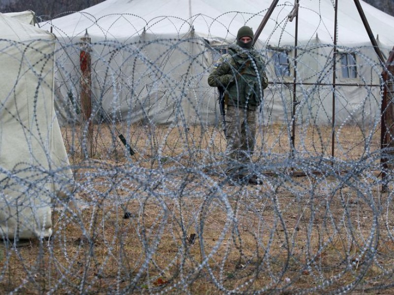 Polonia coloca valla de púas en frontera rusa