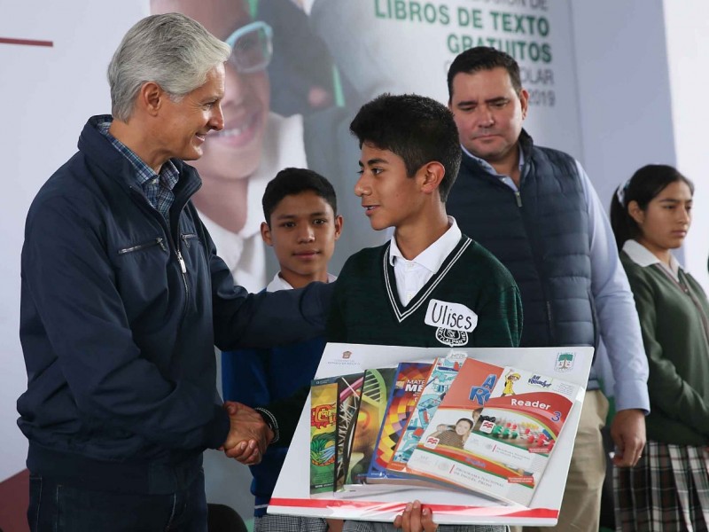 Ponen en marcha distribución de libros de texto