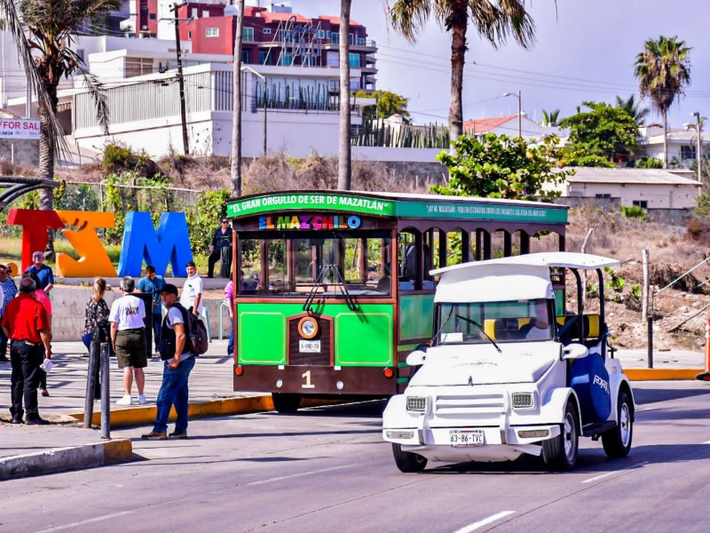 Ponen en Marcha Tranvía en Mazatlán, un vehículo incluyente
