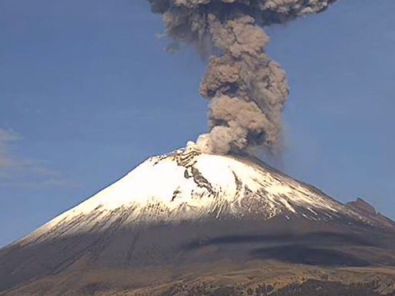 Popocatépetl emite fumarola kilometrica