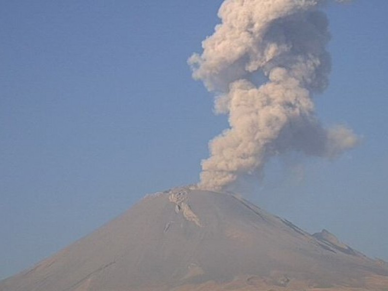 Popocatépetl mantiene actividad