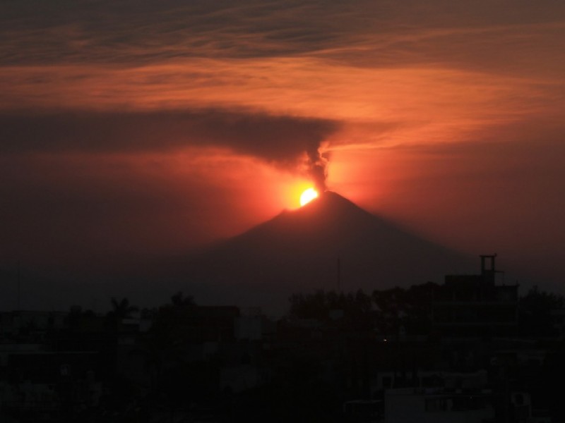 Popocatépetl presenta 56 exhalaciones y una explosión