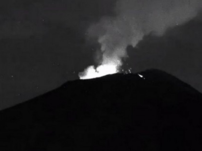 Popocatépetl registra actividad durante la madrugada del lunes