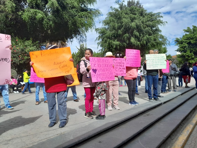 Por 10 años siguen esperando pavimentación de calle