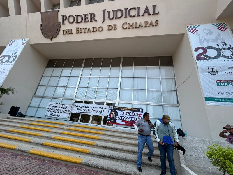 Por 7o día, CNTE se manifiesta. Ahora en Poder Judicial