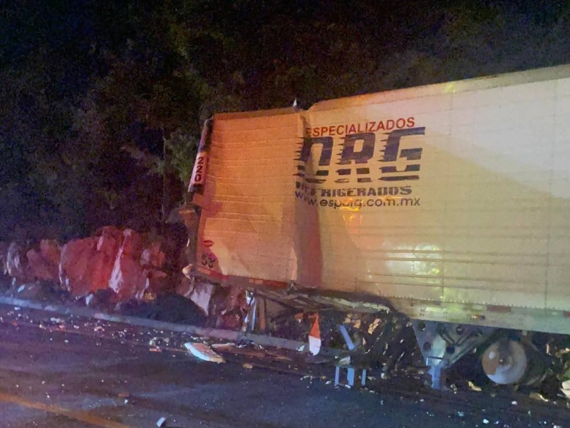 Por accidente vehicular cierran por seis horas la vía Arriaga - Ocozocoautla