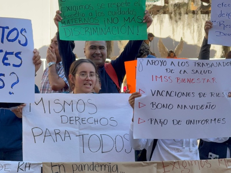 Por adeudos y falta de uniformes, protesta personal del Hospital Nachón ...