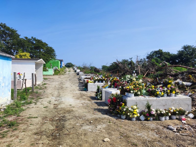 Por agotarse espacios en el panteón Jardín de Tuxpan