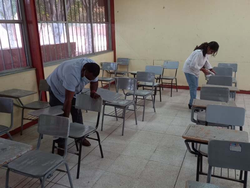 Por alza en Covid19 suspende CNTE clases presenciales