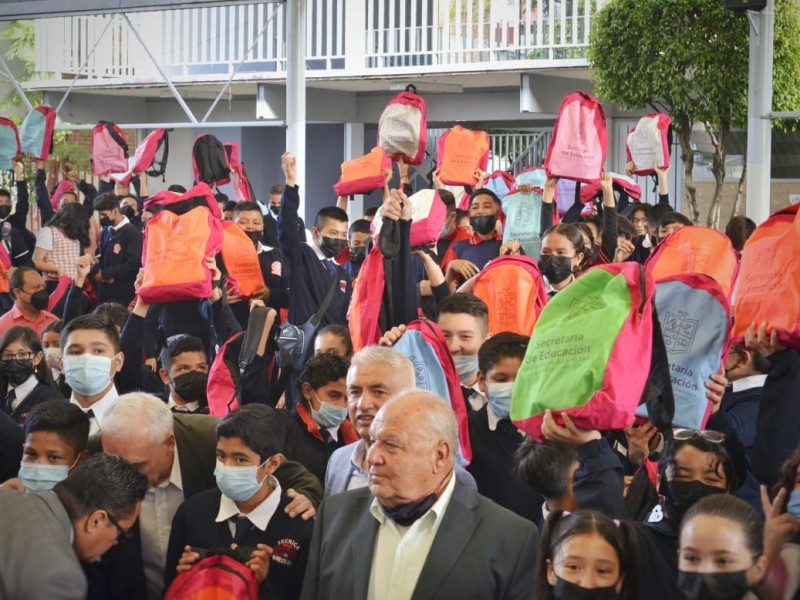 Por amenazas sindicales posponen entrega de útiles en La Huacana