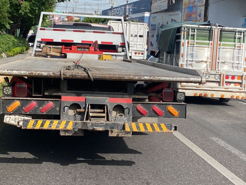 Por cada empresa de grúas regulada, hay 3 irregulares