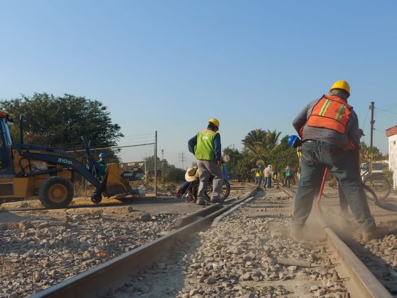 Por cambio de rieles, cierran cruce ferroviario en boulevard Colosio