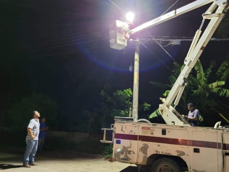 Por concluir la colocación de Luminarias de Tuxpan