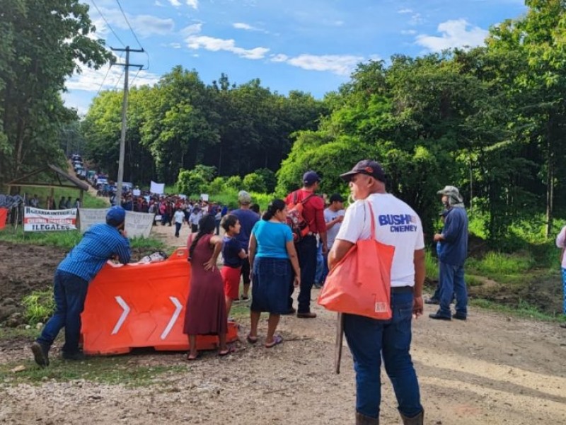 Por conflicto agrario bloquean oficinas del Tren Maya en Palenque