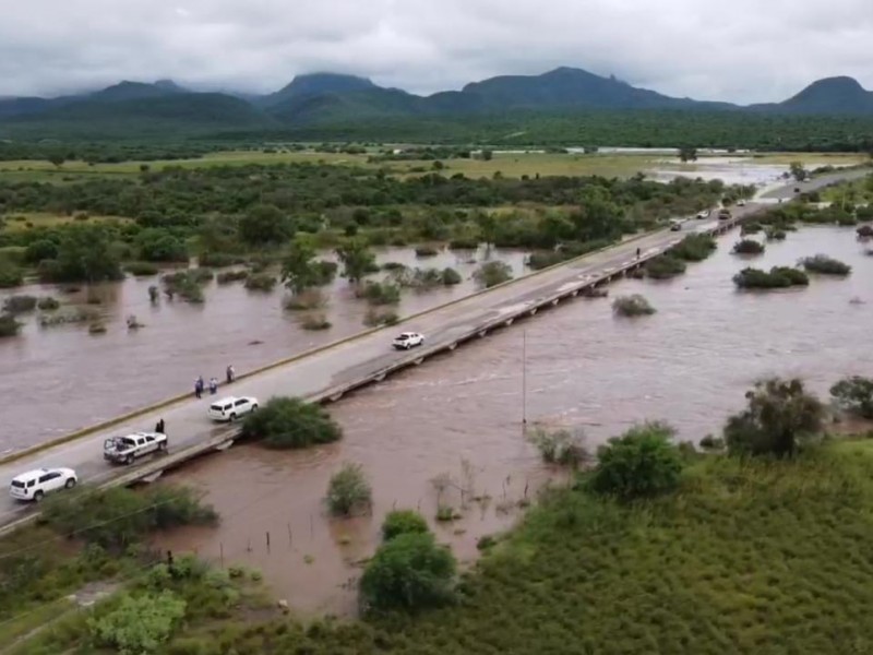 Por crecida arroyo Sibajahui cierran carretera LM-El Fuerte