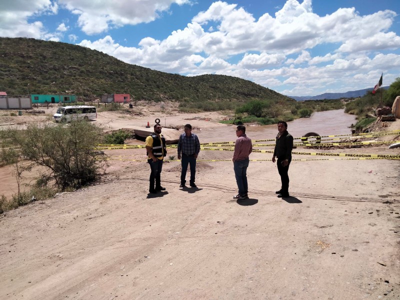 Por creciente del río Aguanaval cierran puente de Nazareno