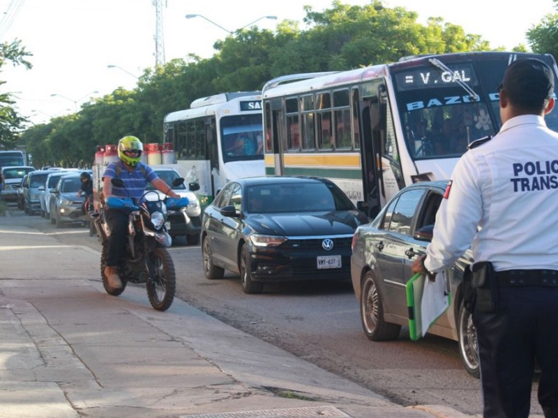 Por diversas faltas, en Mazatlán detienen a 12 motociclistas diarios