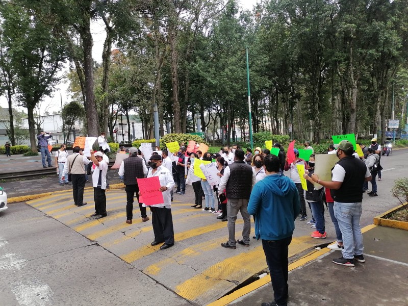 Por esto protestaron y bloquearon trabajadores del ISSSTE en Xalapa