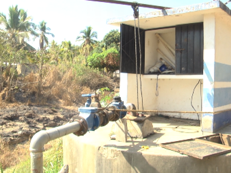 Por falla eléctrica, colonia de Coacoyul sin agua