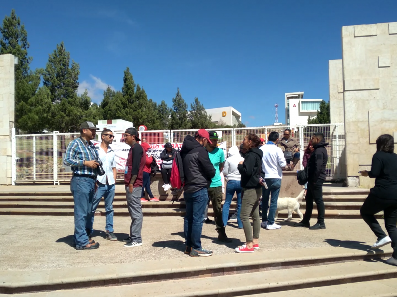 Por falta de acuerdos, trabajadores de FGJEZ bloquean nuevamente bulevar