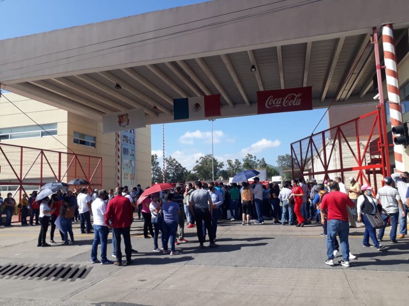 Por falta de pago trabajadores tomaron Embotelladora Del Nayar