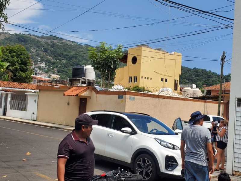 Por falta de señalamientos, persisten incidentes en calle Jade