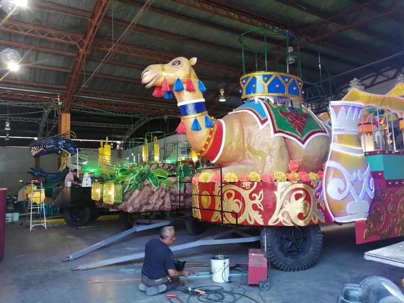 Por finalizar carros alegóricos del Carnaval de Veracruz