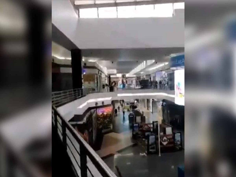 Por fuga de gas, desalojan plaza comercial