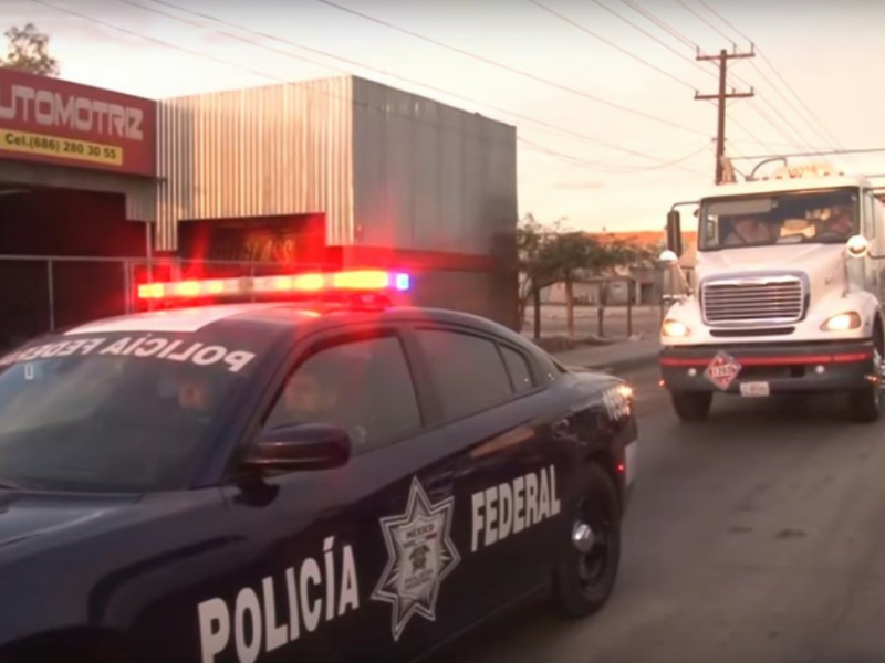 Por huachicol, Policía Federal escolta pipas de PEMEX