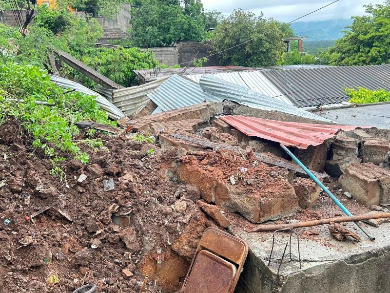 Por huracán Erick, derrumbes, inundaciones y cortes de energía