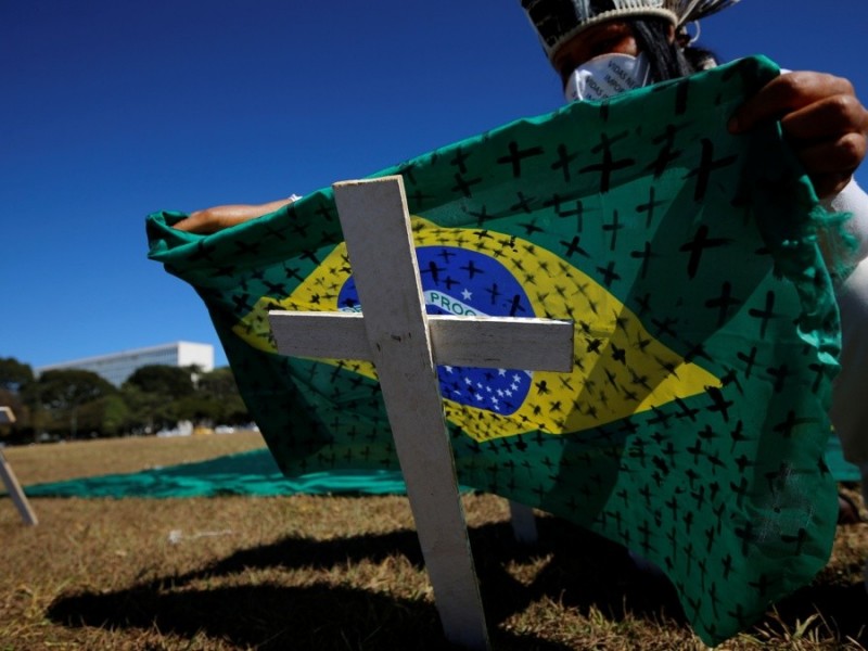 Por “incidente grave”, Brasil suspende ensayos de vacuna china Covid-19