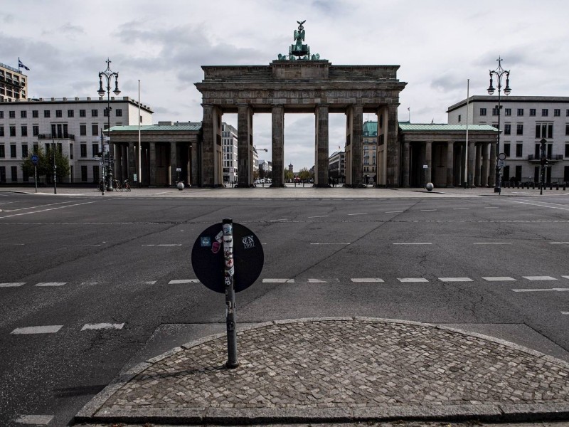 Por incremento Covid-19, Merkel anuncia nuevas y severas restricciones vacacionales