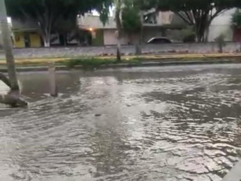 Por inundación en Vía Puebla solicita puente peatonal