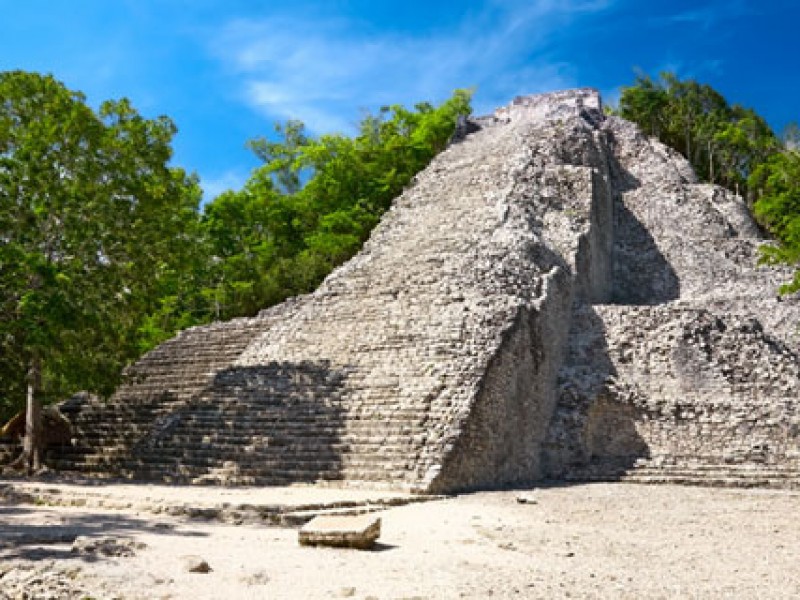 Por la fuerza... ejidatarios reabren zona arqueológica de Cobá