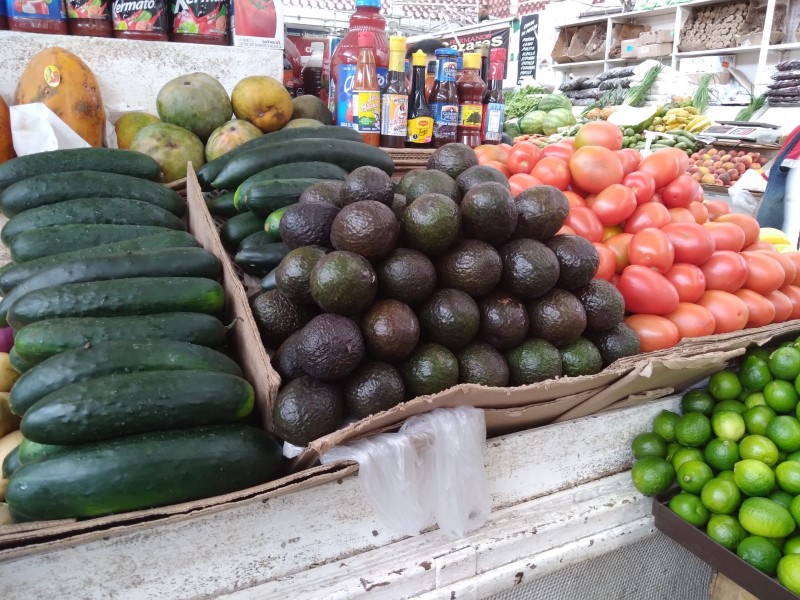 Por las nubes precio del aguacate y tomate