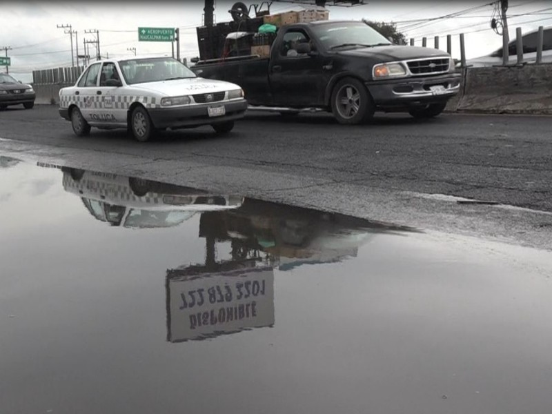 Por lluvias, bulevar aeropuerto presentó anegaciones