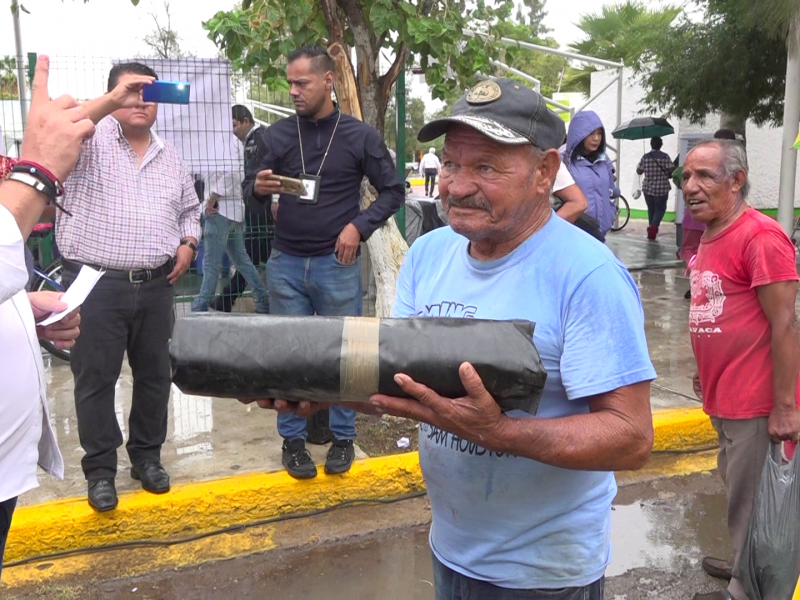 Por lluvias inician programa de entrega de hules