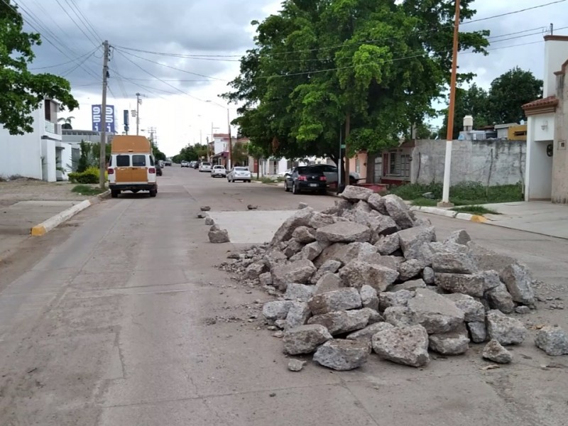 Por lluvias suspenden reparación de socavones en Salvador Alvarado