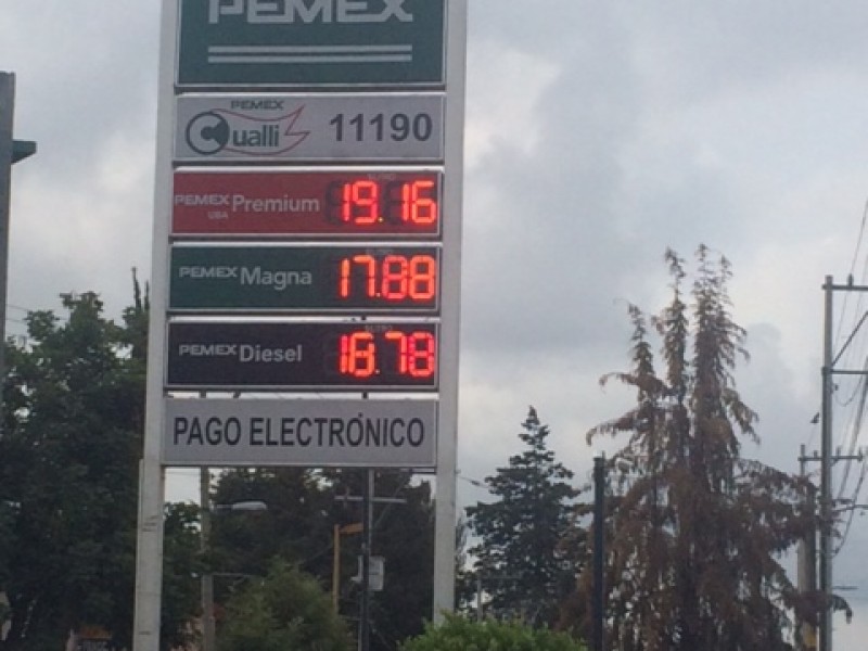 Por los cielos los costos de los combustibles