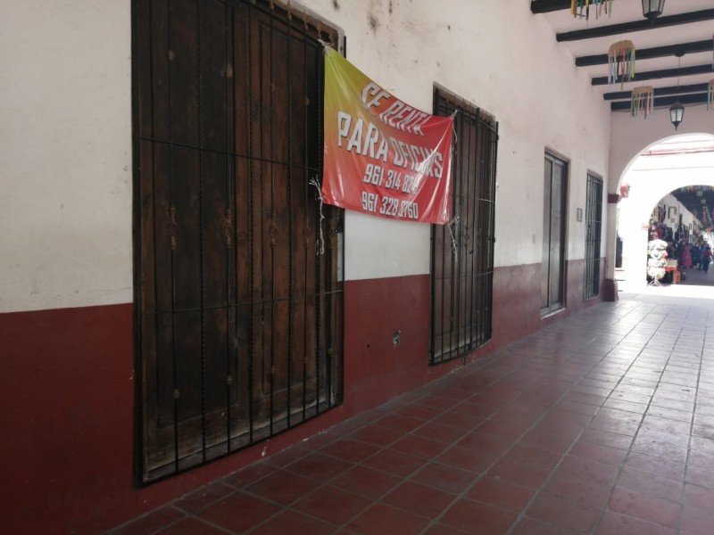 Por los suelos venta de artesanías en Chiapa de Corzo