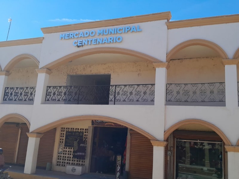 Por los suelos ventas en Mercado Municipal de El Fuerte