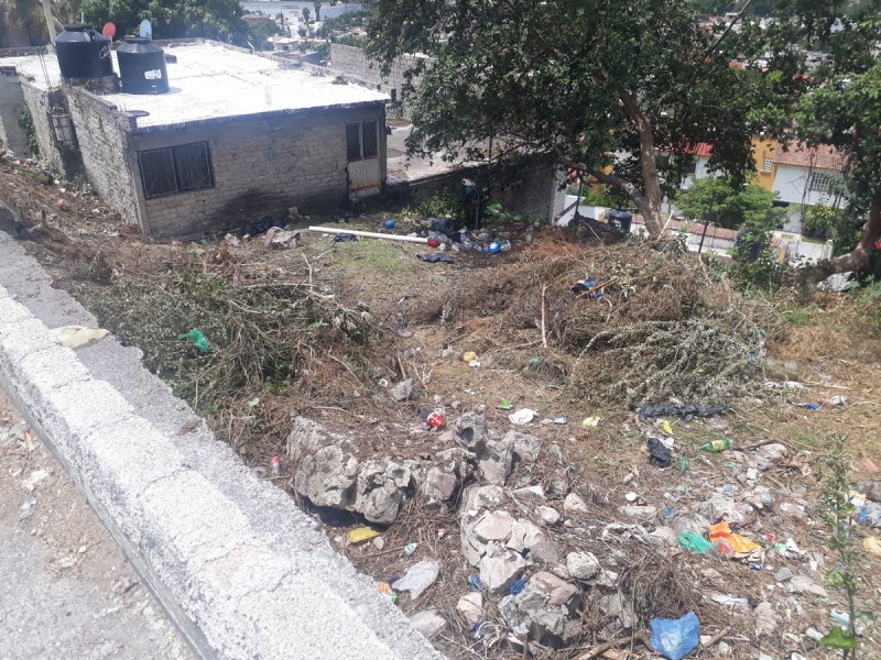 Por obra inconclusa vecinos del Rodeo temen inundaciones