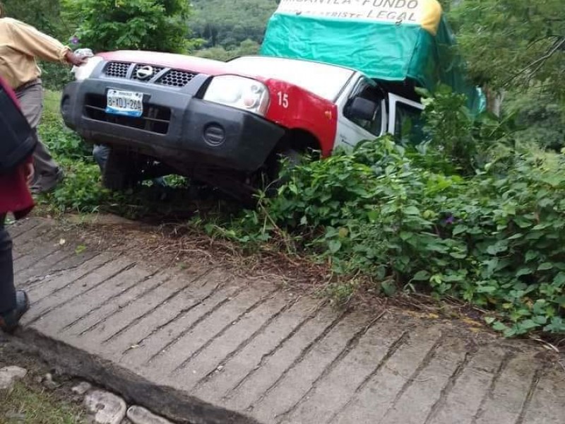 Por poco se va a barranca en Misantla