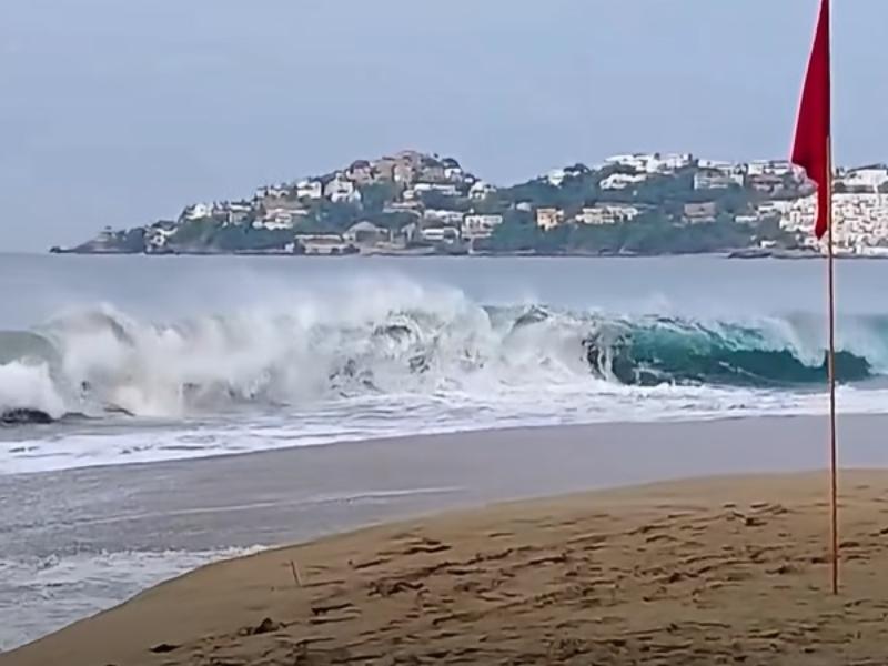 Por “Polo”, suspenden actividades turísticas en playas de Manzanillo, Tecomán y Armería