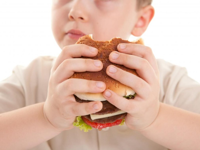 Por primera vez, hay más niños obesos que con bajo peso