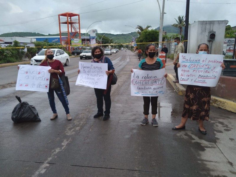 Por problema de drenaje cierran boulevard Gobernadores