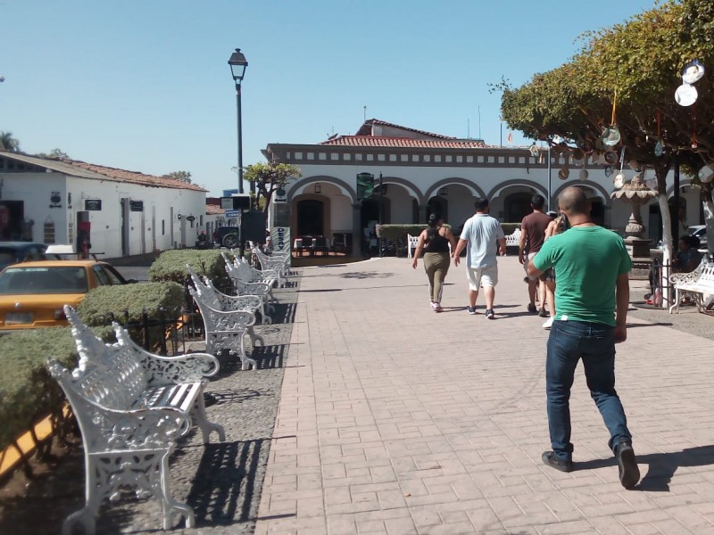 Por puente vacacional, repunta la afluencia turística en Comala