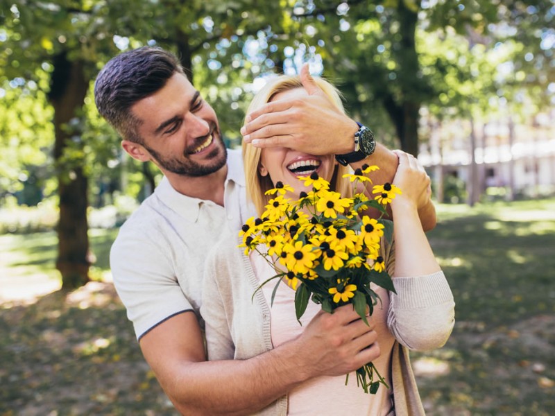 ¿Por qué se regalan flores amarillas el 21 de marzo?